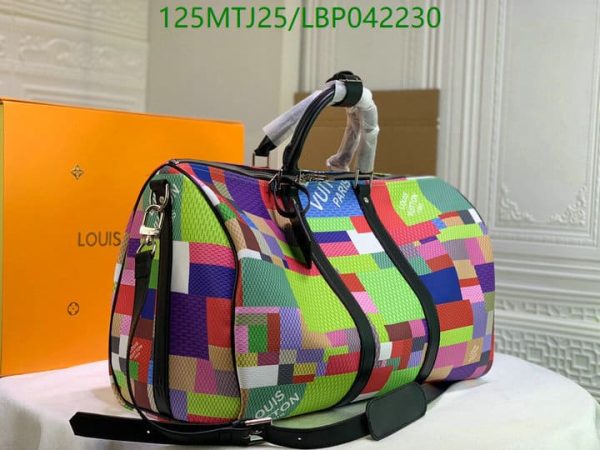 Louis Vuitton AAA+ Replica Duffle Bag LBP0422304706