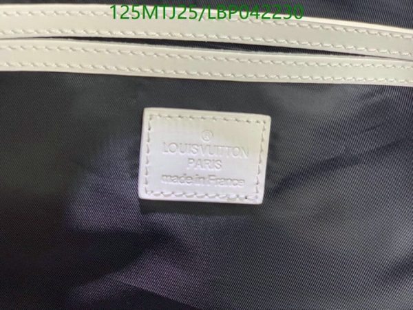 Louis Vuitton AAA+ Replica Duffle Bag LBP0422304706