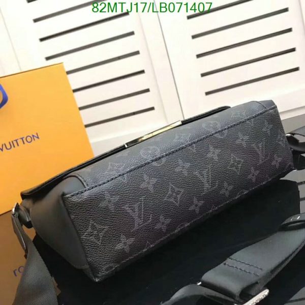 Louis Vuitton AAA+ Replica Explorer Messenger Bag LB07140756913