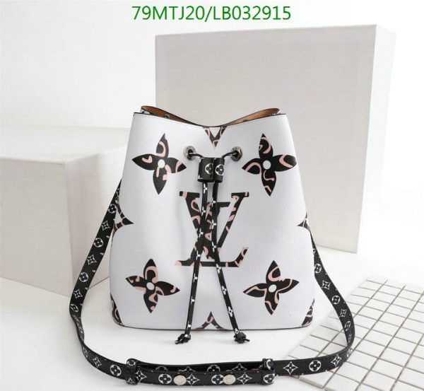 Louis Vuitton AAA+ Replica Hot Springs Vernis Leather Backpack Black/White  LB03291554328