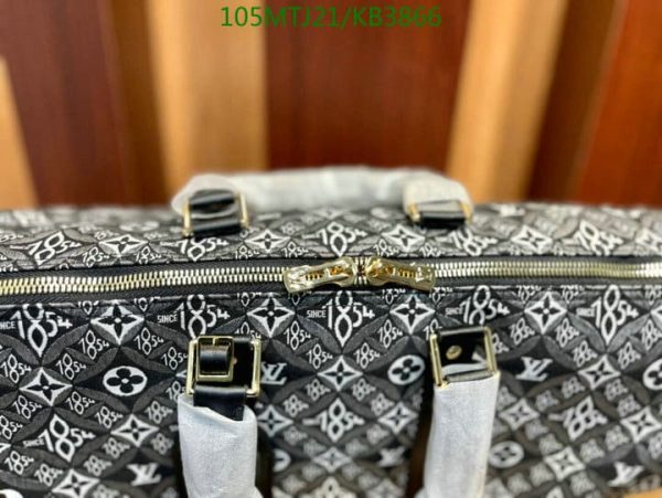 Louis Vuitton AAA+ Replica Keepall Bandouliere Bag KB38662546789