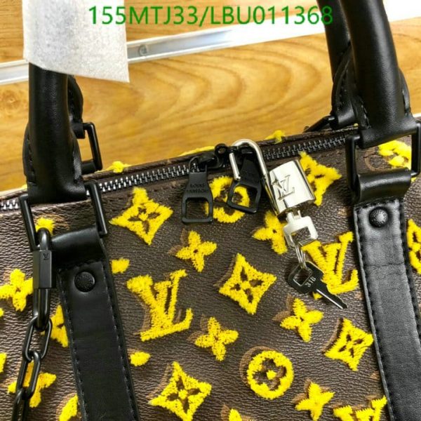 Louis Vuitton AAA+ Replica Keepall Triangle Bandouliere LBU0113685039