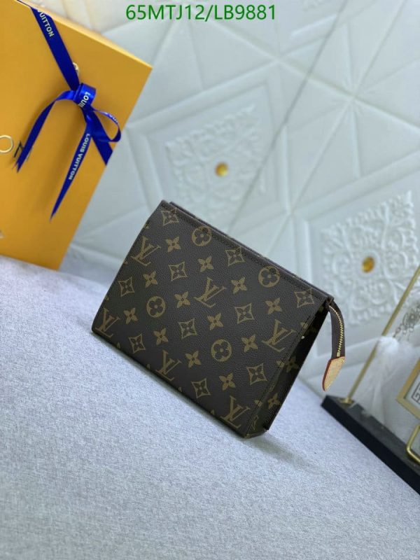 Louis Vuitton AAA+ Replica Toiletry Pouch LB98814751368