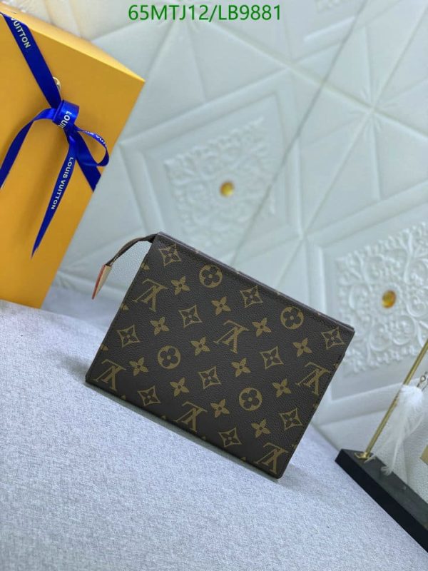 Louis Vuitton AAA+ Replica Toiletry Pouch LB98814751368