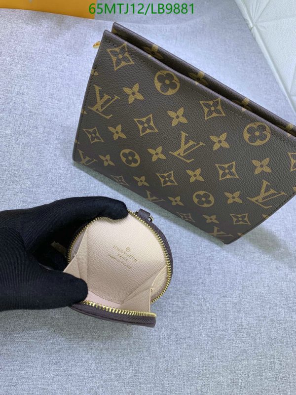 Louis Vuitton AAA+ Replica Toiletry Pouch LB98814751368