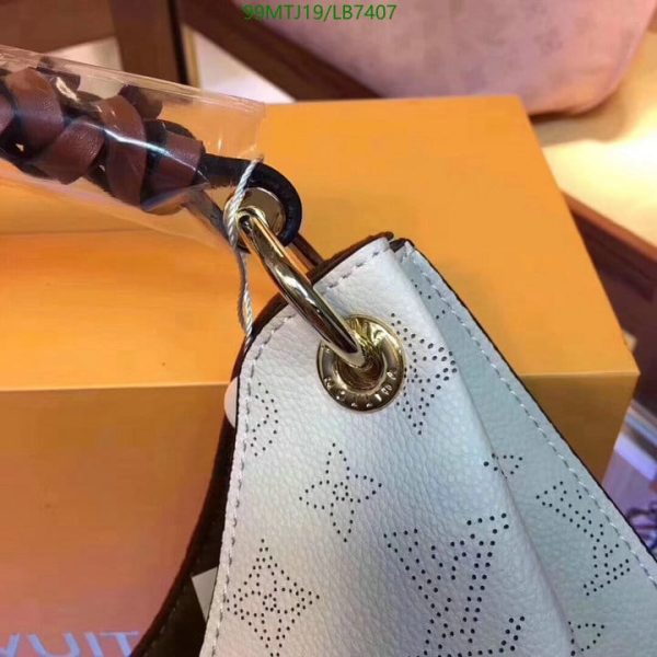 Louis Vuitton AAA+ Replica Ladies Handbag LB74072586458