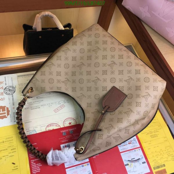 Louis Vuitton AAA+ Replica Ladies Handbag LB74072586458