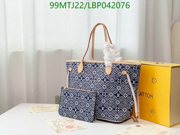 Louis Vuitton AAA+ Replica MM Gold Hardware LBP0420765428