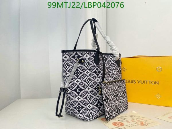 Louis Vuitton AAA+ Replica MM Gold Hardware LBP0420765428