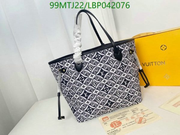 Louis Vuitton AAA+ Replica MM Gold Hardware LBP0420765428