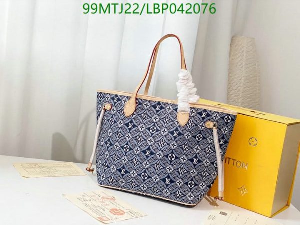 Louis Vuitton AAA+ Replica MM Gold Hardware LBP0420765428