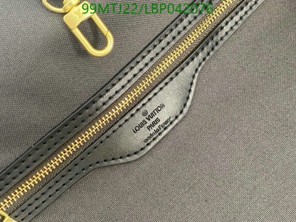 Louis Vuitton AAA+ Replica MM Gold Hardware LBP0420765428