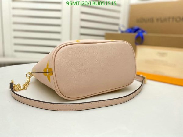 Louis Vuitton AAA+ Replica Marshmallow LBU0515152154