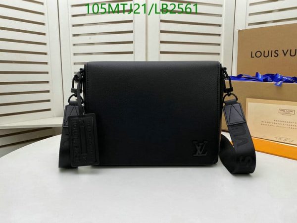 Louis Vuitton AAA+ Replica Messenger Bag LB25618541237