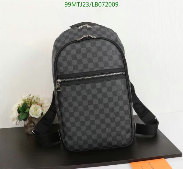 Louis Vuitton AAA+ Replica Michael Mens ruck sack Daypack LB07200984036