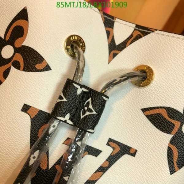 Louis Vuitton AAA+ Replica  Neonoe Jungle White Coated Canvas LBX1019093256