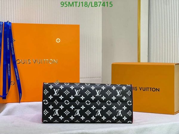 Louis Vuitton AAA+ Replica Neverfull MM leather tote bag LB74158014765