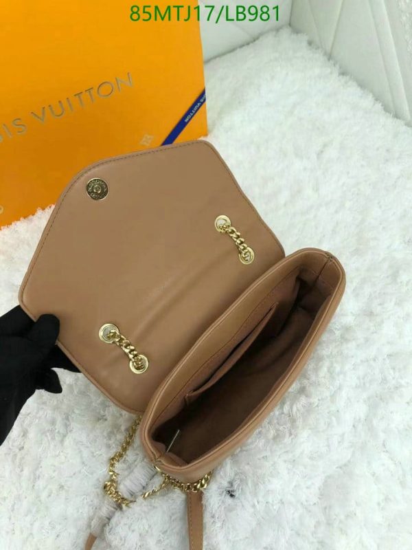 Louis Vuitton AAA+ Replica New Wave Chain Bag LB98124683962