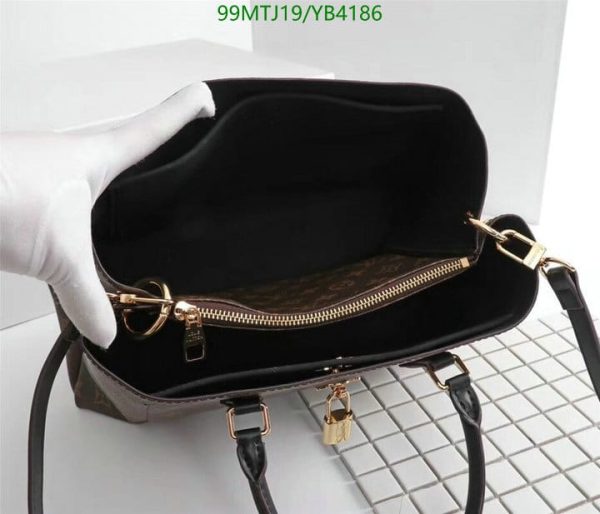 Louis Vuitton AAA+ Replica Sag Plat BB Bag YB41868574123