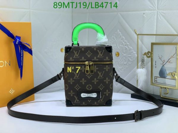 Louis Vuitton AAA+ Replica Street Style Leather Logo Messenger & Shoulder Bag LB47147824561