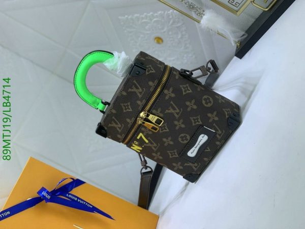 Louis Vuitton AAA+ Replica Street Style Leather Logo Messenger & Shoulder Bag LB47147824561