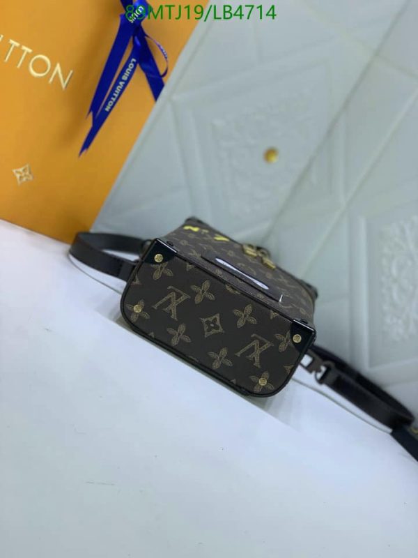 Louis Vuitton AAA+ Replica Street Style Leather Logo Messenger & Shoulder Bag LB47147824561