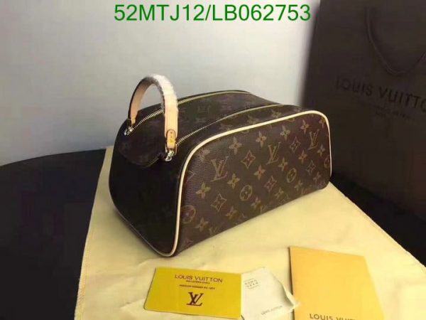 Louis Vuitton AAA+ Replica Toiletry Pouch LB06275357986