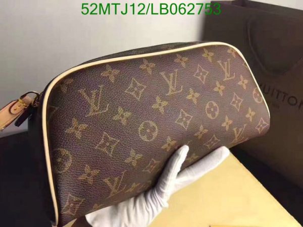 Louis Vuitton AAA+ Replica Toiletry Pouch LB06275357986