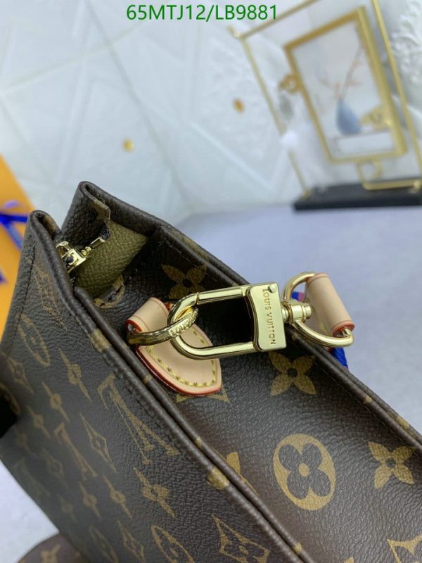 Louis Vuitton AAA+ Replica Toiletry Pouch LB98812587532