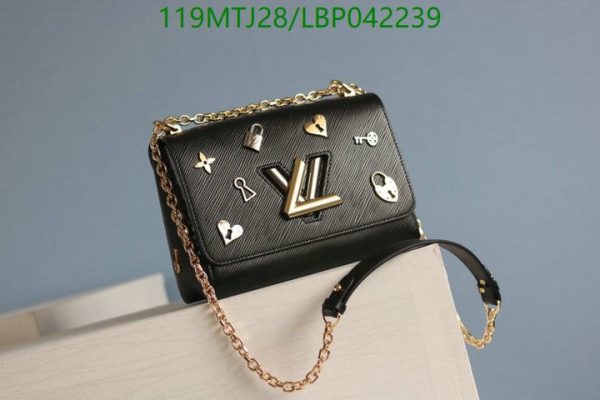 Louis Vuitton AAA+ Replica Twist Shoulder Bag LBP0422397826