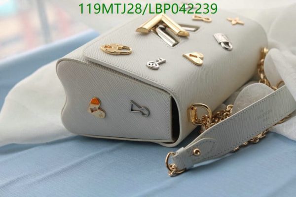 Louis Vuitton AAA+ Replica Twist Shoulder Bag LBP0422397826