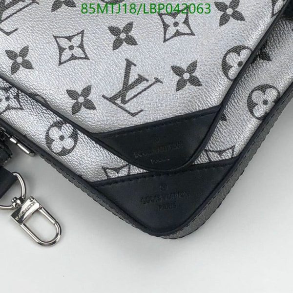 Louis Vuitton AAA+ Replica Inspired Messenger Bag LBP0420630485