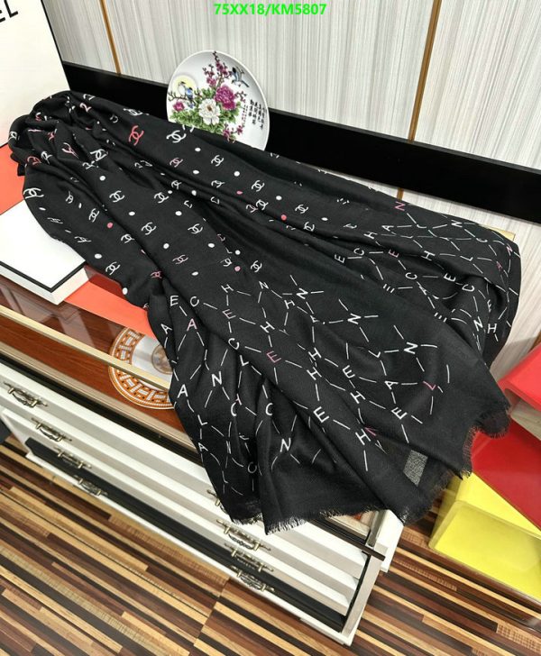 Chanel Replica Black & White Cashmere Woman Shawl/Scarf