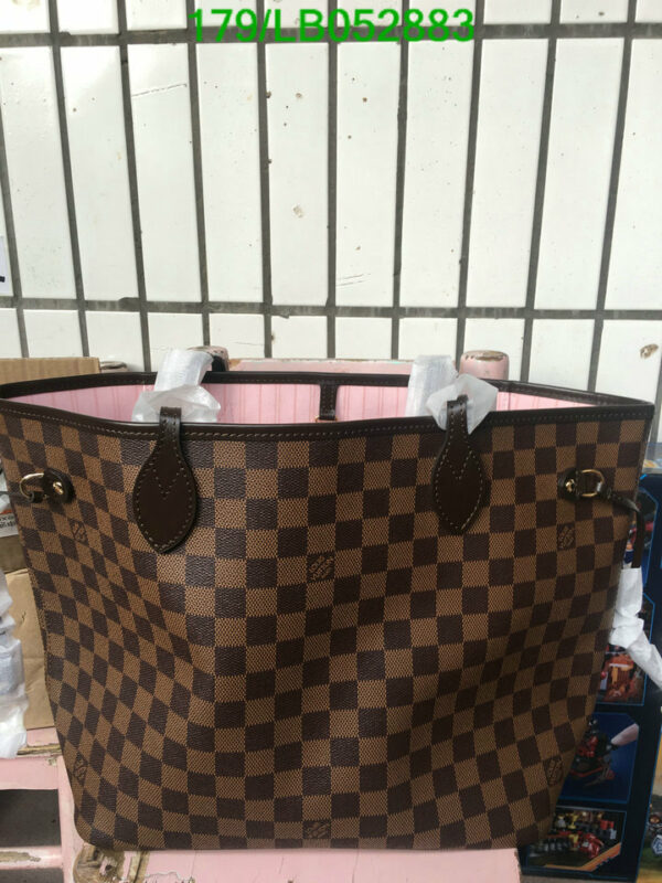 Louis Vuitton 1:1 Mirror Replica Monogram Canvas Neverfull