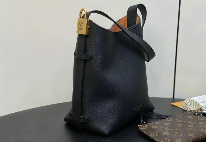 Louis Vuitton 1:1 Mirror Replica PM Low Key Grained Hobo Louis Vuitton Replica Neverfull Louis Vuitton 1:1 Mirror Replica PM Low Key Grained Hobo Louis Vuitton Replica Neverfull