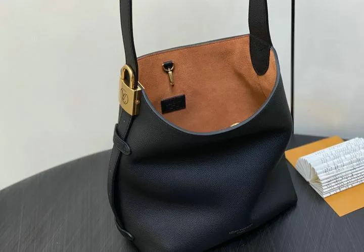 Louis Vuitton 1:1 Mirror Replica PM Low Key Grained Hobo Louis Vuitton Replica Neverfull Louis Vuitton 1:1 Mirror Replica PM Low Key Grained Hobo Louis Vuitton Replica Neverfull