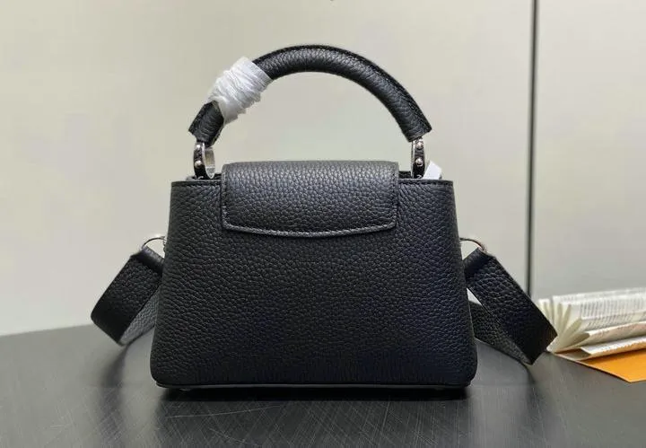 Louis Vuitton 1:1 Mirror Replica Capucines BB Black Capucines Louis Vuitton Replica Capucines Louis Vuitton 1:1 Mirror Replica Capucines BB Black Capucines Louis Vuitton Replica Capucines