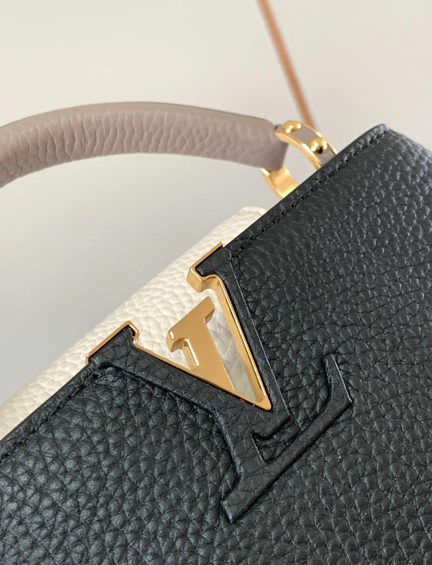 Louis Vuitton 1:1 Mirror Replica Capucines Mini Louis Vuitton Replica Capucines Louis Vuitton 1:1 Mirror Replica Capucines Mini Louis Vuitton Replica Capucines