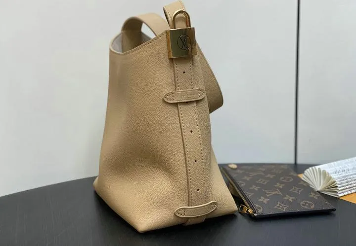 Louis Vuitton 1:1 Mirror Replica PM Low Key Grained Hobo Louis Vuitton Replica Neverfull Louis Vuitton 1:1 Mirror Replica PM Low Key Grained Hobo Louis Vuitton Replica Neverfull