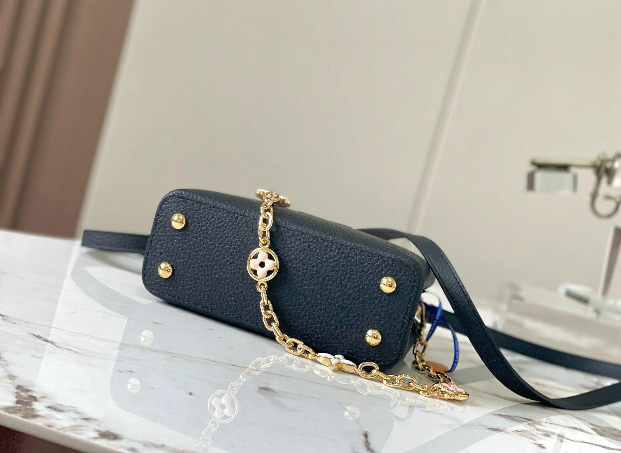 Louis Vuitton 1:1 Mirror Replica Capucines Mini Louis Vuitton Replica Capucines Louis Vuitton 1:1 Mirror Replica Capucines Mini Louis Vuitton Replica Capucines