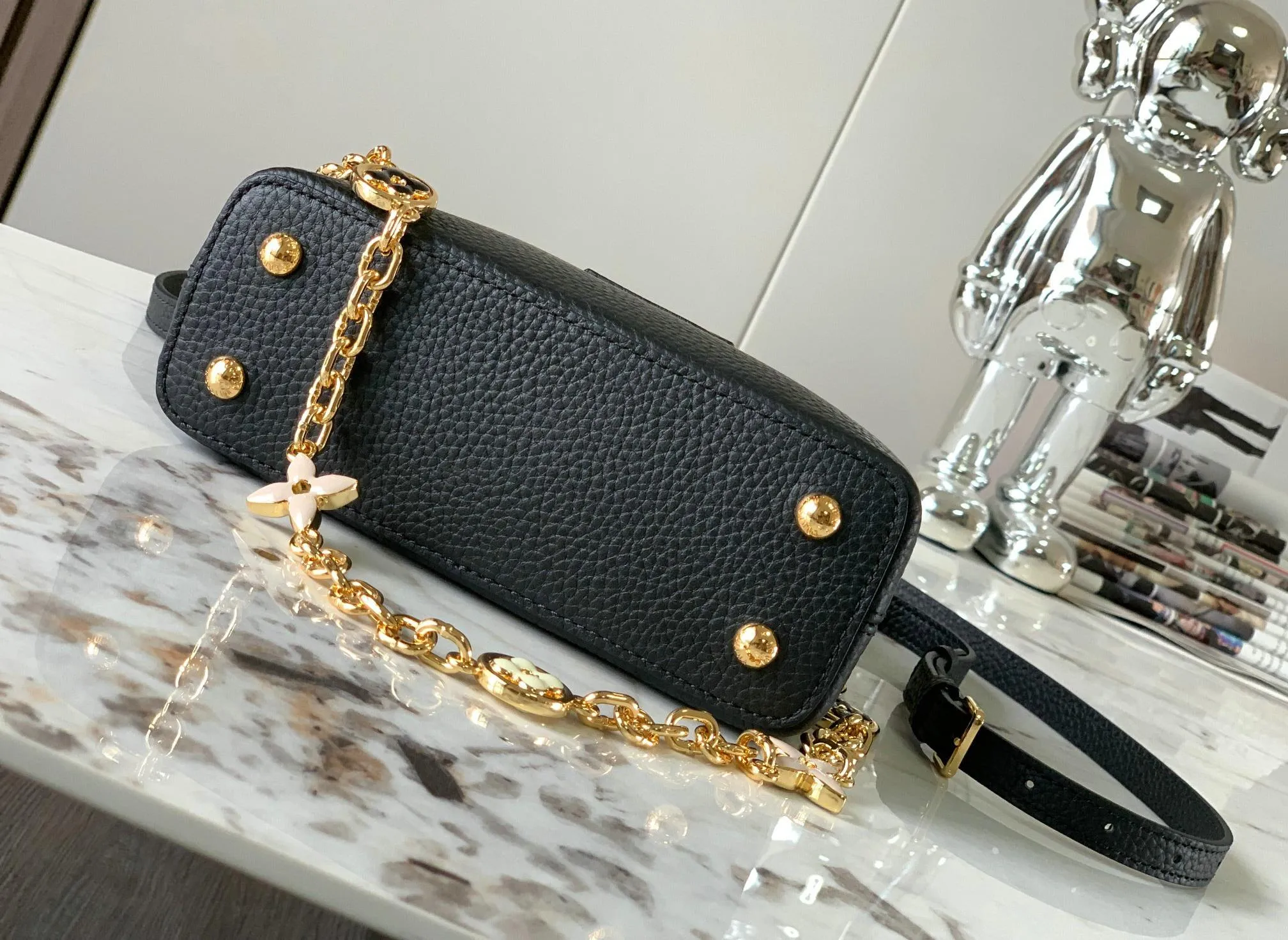 Louis Vuitton 1:1 Mirror Replica Capucines Mini Louis Vuitton Replica Capucines Louis Vuitton 1:1 Mirror Replica Capucines Mini Louis Vuitton Replica Capucines