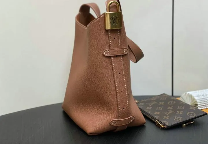 Louis Vuitton 1:1 Mirror Replica PM Low Key Grained Hobo Louis Vuitton Replica Neverfull Louis Vuitton 1:1 Mirror Replica PM Low Key Grained Hobo Louis Vuitton Replica Neverfull