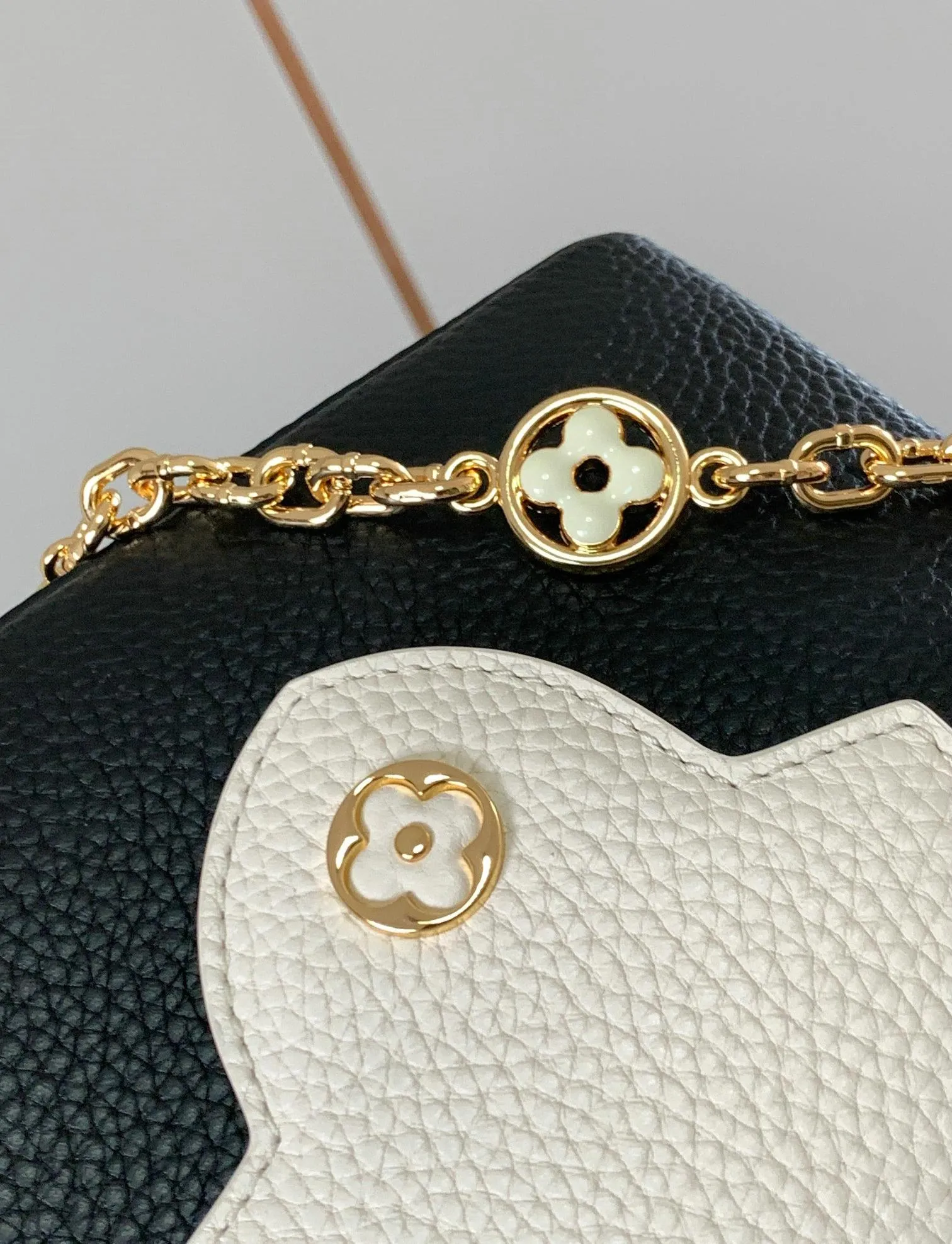 Louis Vuitton 1:1 Mirror Replica Capucines Mini Louis Vuitton Replica Capucines Louis Vuitton 1:1 Mirror Replica Capucines Mini Louis Vuitton Replica Capucines