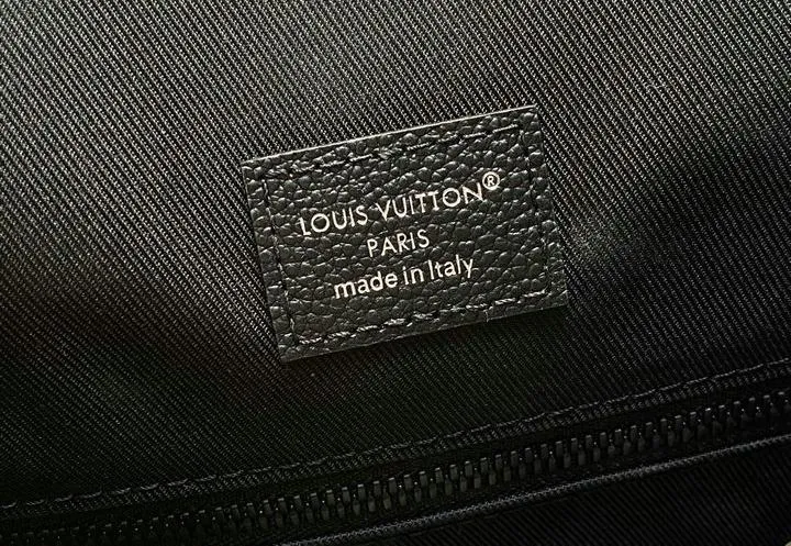 Louis Vuitton 1:1 Mirror Replica Christopher MM D16 Damoflage Louis Vuitton Replica Christopher Louis Vuitton 1:1 Mirror Replica Christopher MM D16 Damoflage Louis Vuitton Replica Christopher