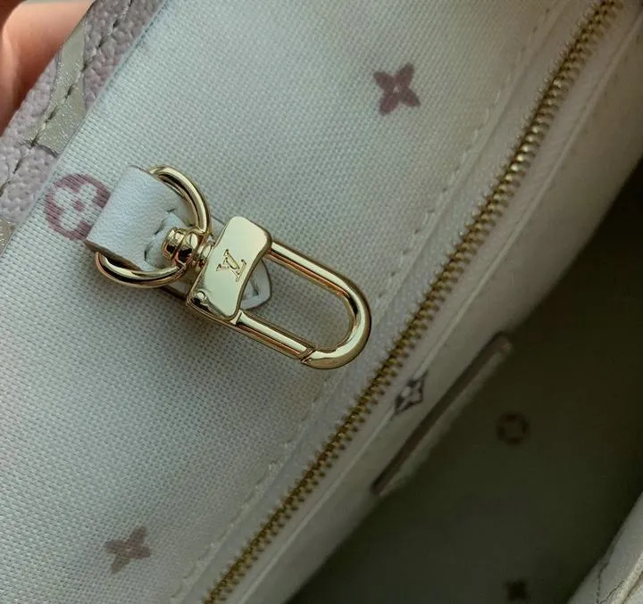 Louis Vuitton 1:1 Mirror Replica Ivory OnTheGo PM Monogram Empreinte Louis Vuitton Replica Onthego Louis Vuitton 1:1 Mirror Replica Ivory OnTheGo PM Monogram Empreinte Louis Vuitton Replica Onthego