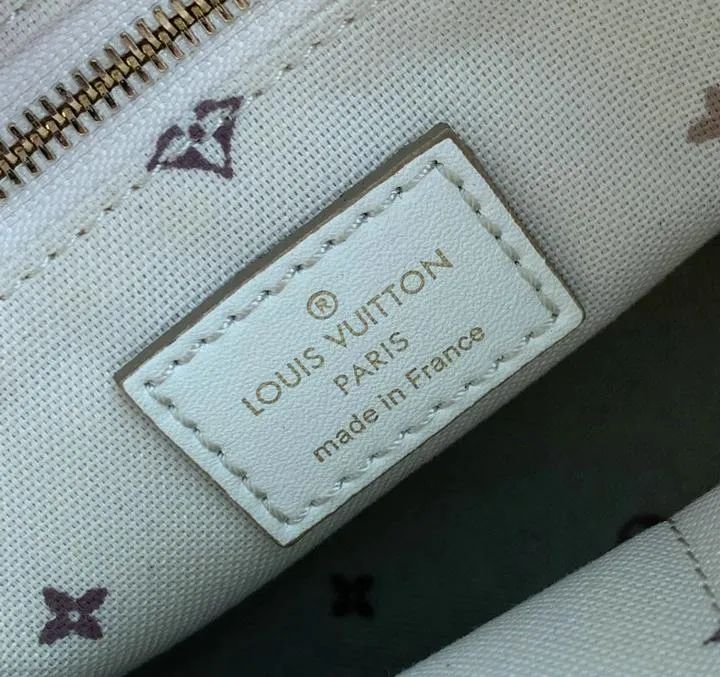 Louis Vuitton 1:1 Mirror Replica Ivory OnTheGo PM Monogram Empreinte Louis Vuitton Replica Onthego Louis Vuitton 1:1 Mirror Replica Ivory OnTheGo PM Monogram Empreinte Louis Vuitton Replica Onthego