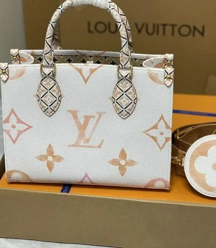 Louis Vuitton 1:1 Mirror Replica OntheGo PM LV by the Pool Louis Vuitton Replica Onthego