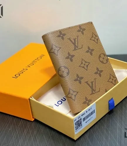 Louis Vuitton 1:1 Mirror Replica Passport Cover Monogram Canvas 14CM/5.5IN Louis Vuitton Replica Wallets Louis Vuitton 1:1 Mirror Replica Passport Cover Monogram Canvas 14CM/5.5IN Louis Vuitton Replica Wallets