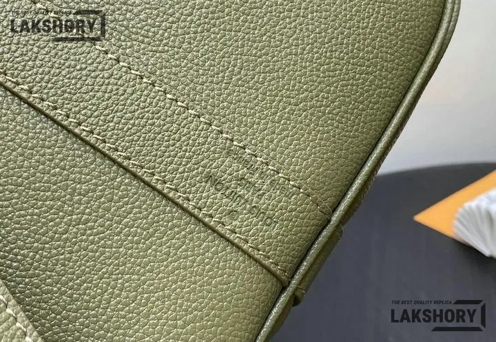 Louis Vuitton 1:1 Mirror Replica Giant Keepall Bandouliere 45 Monogram 45CM/17.7IN Louis Vuitton Replica Keepall Louis Vuitton 1:1 Mirror Replica Giant Keepall Bandouliere 45 Monogram 45CM/17.7IN Louis Vuitton Replica Keepall