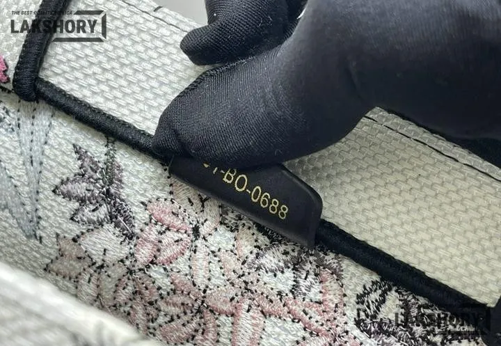 Dior 1:1 Mirror Replica Book Tote Multicolor Saisons Printemps-Été Embroidery Christian Dior Replica Book Totes Dior 1:1 Mirror Replica Book Tote Multicolor Saisons Printemps-Été Embroidery Christian Dior Replica Book Totes